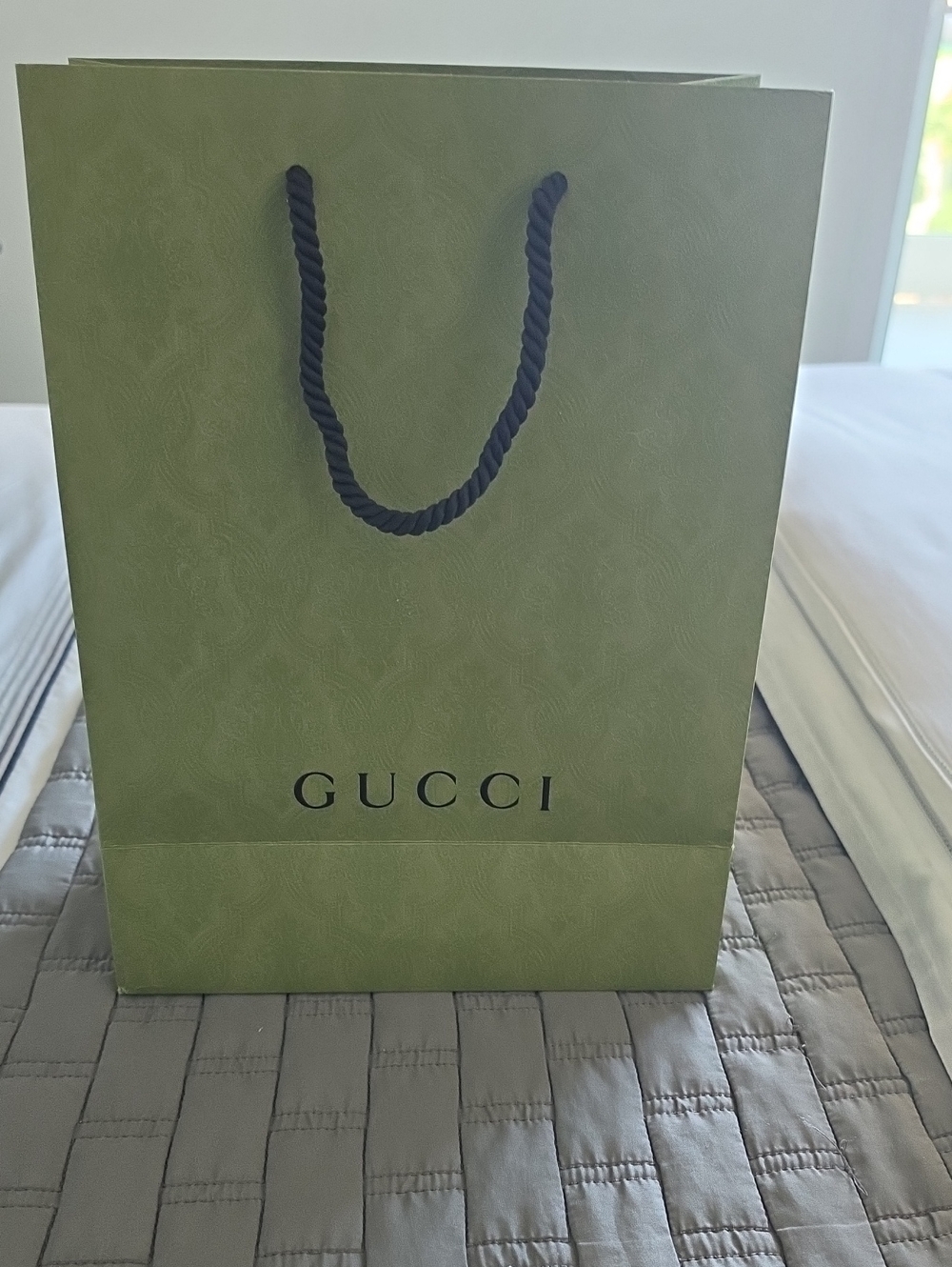 Gucci shopping bag